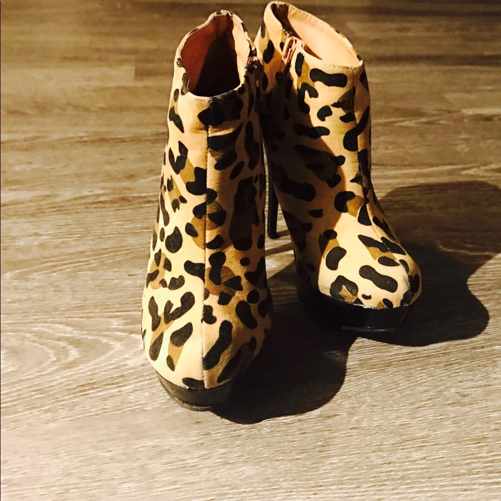 RARE Rouge Helium Leopard Print Ankle Boots